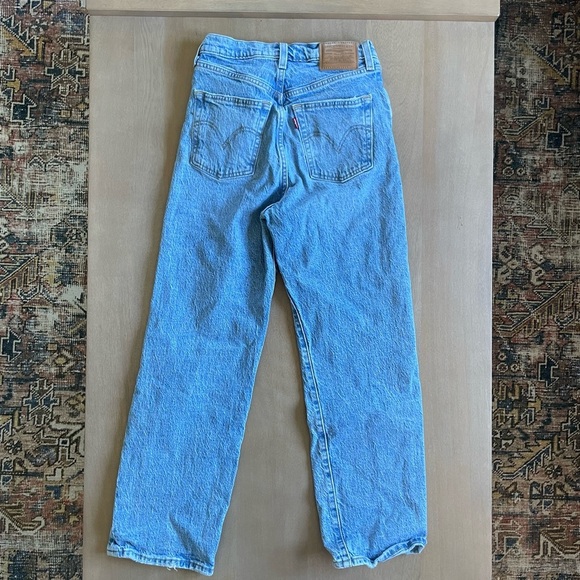Levi’s Light Blue Ribcage Straight Ankle Jeans - Picture 6 of 7